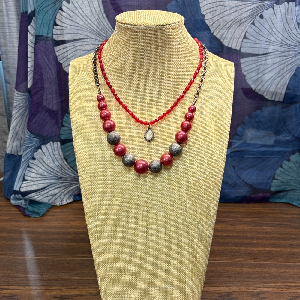Chic Red and Silver Beaded Necklace’s